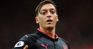 Mesut Ozil membawa Arsenal meraih kemenangan atas Everton